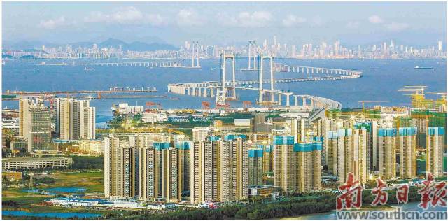 深中通道建成后，将极大提速珠江口东西两岸融合发展。图为深中通道建设现场。南方日报记者 叶志文 摄