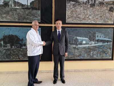 驻古巴大使华昕拜会古共中央国际关系部部长洛萨达